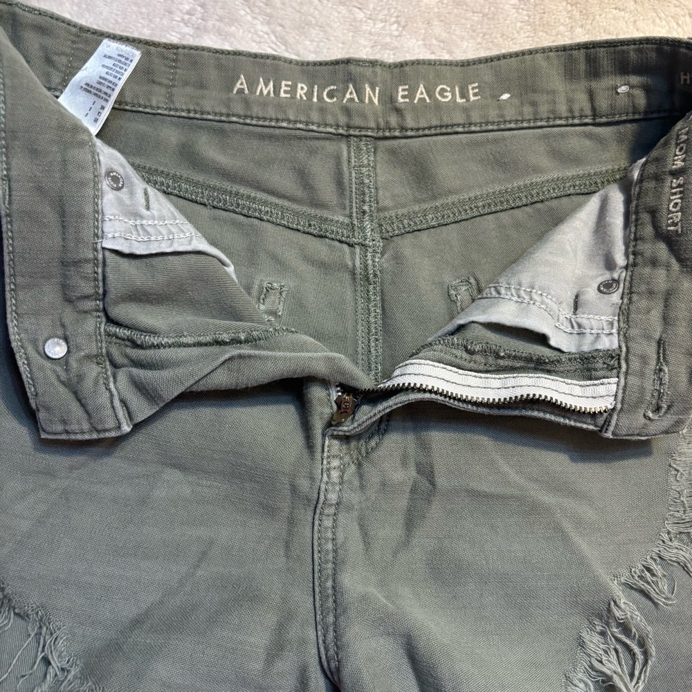 American Eagle Shorts Sz 0 Army Green Denim Distressed Highest Rise Mom Shorts - Picture 7 of 13